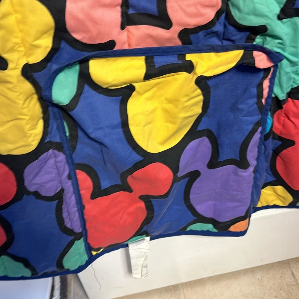 Kid blanket, brightly colored Mickey Mouse. - Picture 2 of 3